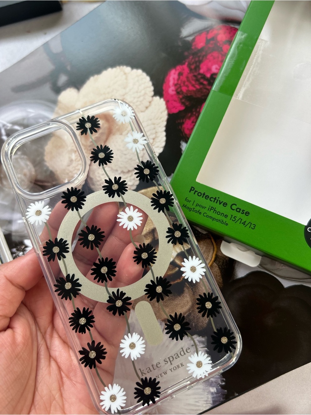 IPhone 15/ 14/13 kate spade Clear Black & White Daisy iPhone Protective Case - Picture 7 of 8